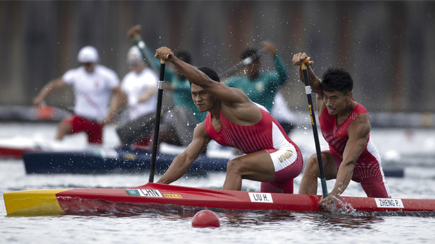男子1000米雙人划艇劉浩/鄭鵬飛摘銀