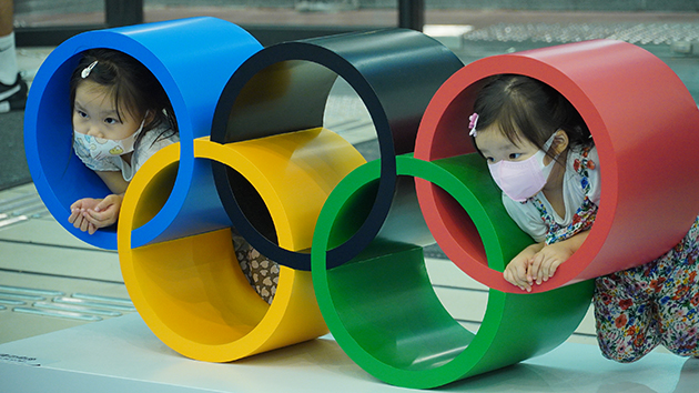 圖集｜奧運主題展在港舉辦 展出港隊東奧戰服、歷屆奧運產品等