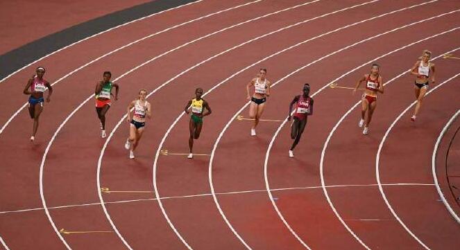 中國選手王春雨在女子800米決賽中獲第五名佳績