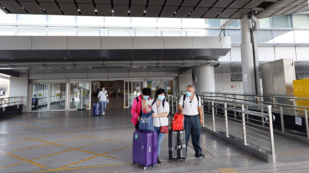 兩地商討通關須高接種率 港府擬「洗樓」催谷長者打疫苗