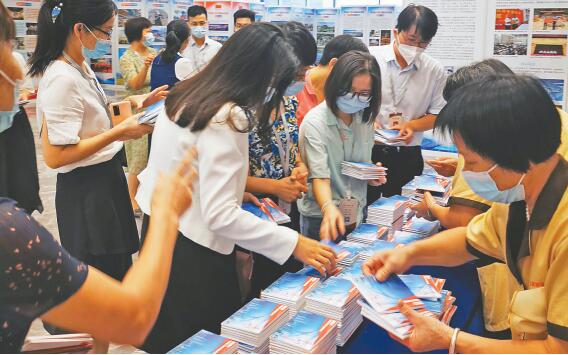 大灣區創新成果明信片受熱捧 肇慶深圳博物館收入館藏