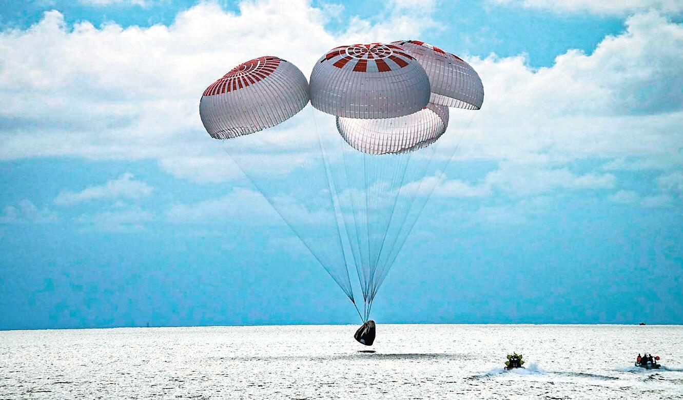 SpaceX完成全平民太空遊