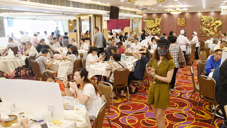 消費券激市道 市民使錢爽手 中秋吃喝玩樂生意旺