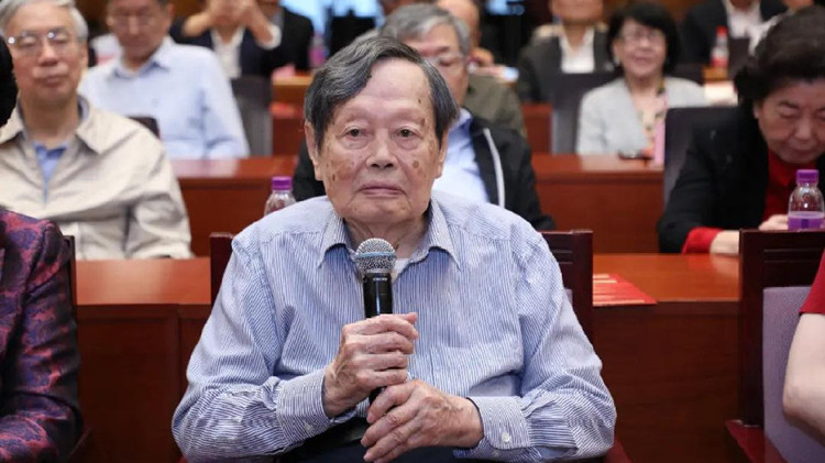 千里共同途 ！百歲楊振寧50年後回應鄧稼先期望