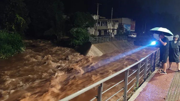 10餘人失聯！四川雅安天全縣突發泥石流