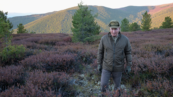 普京森林度假畫面公布：釣魚散步乘船漂流