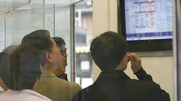 港股拗腰升68點成交奀 濠賭股受壓 