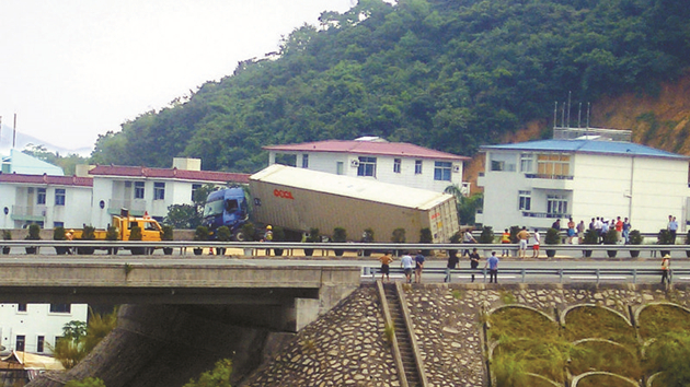 內蒙古包頭發生多車連撞事故 已致5死15傷
