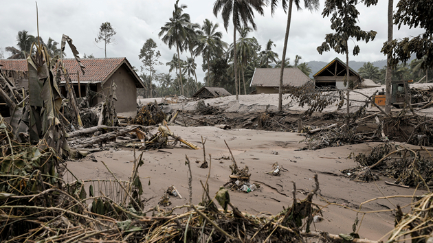 印尼塞梅魯火山噴發已致13死7失蹤