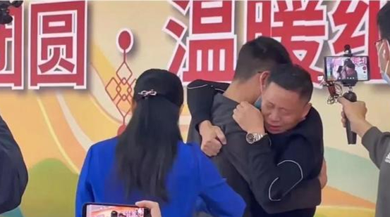 嫌疑人落網！《親愛的》原型孫海洋與兒子相認