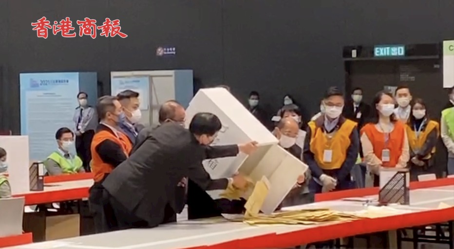 有片 | 立法會選舉點票緊張進行 市民現場監票