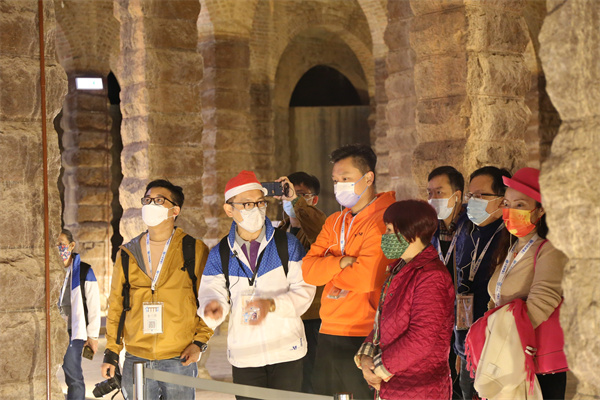 鄭泳舜與街坊參與主教山配水庫導賞團