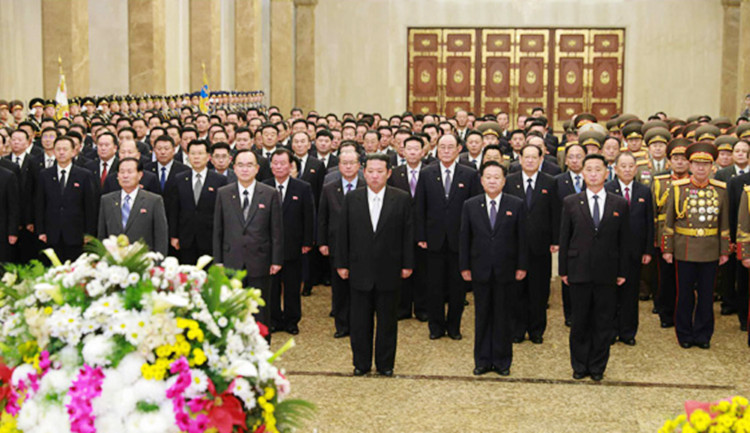 今年首度公開露面 金正恩參拜錦綉山太陽宮