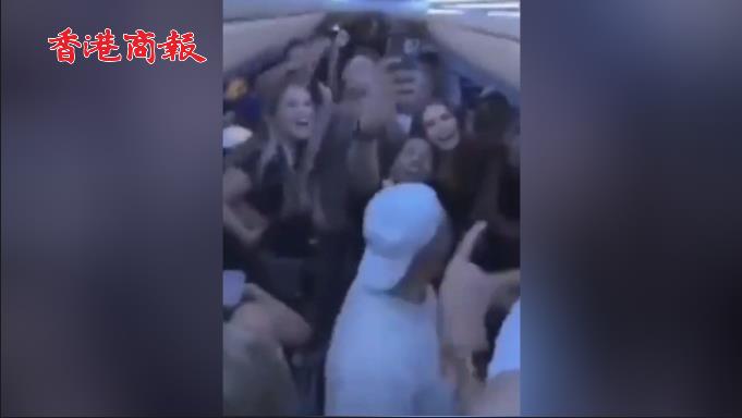 有片 | 加拿大百名網紅包機 艙內不戴口罩「零距離」狂歡