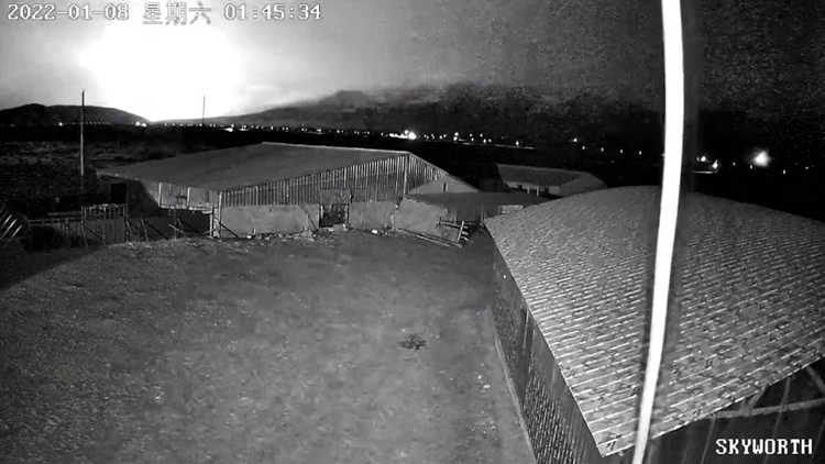 有片｜青海6.9級地震前 地平線出現耀眼白光