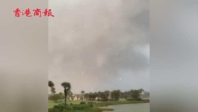 有片 | 美國佛羅里達州州遭龍捲風襲擊 房屋被撕碎碎片漫天飛舞