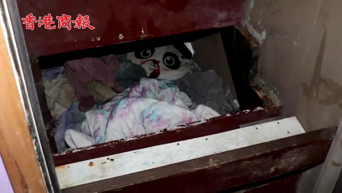 有片 | 美國4歲小女孩失蹤兩年多後被找到：被親生父母藏在樓梯下