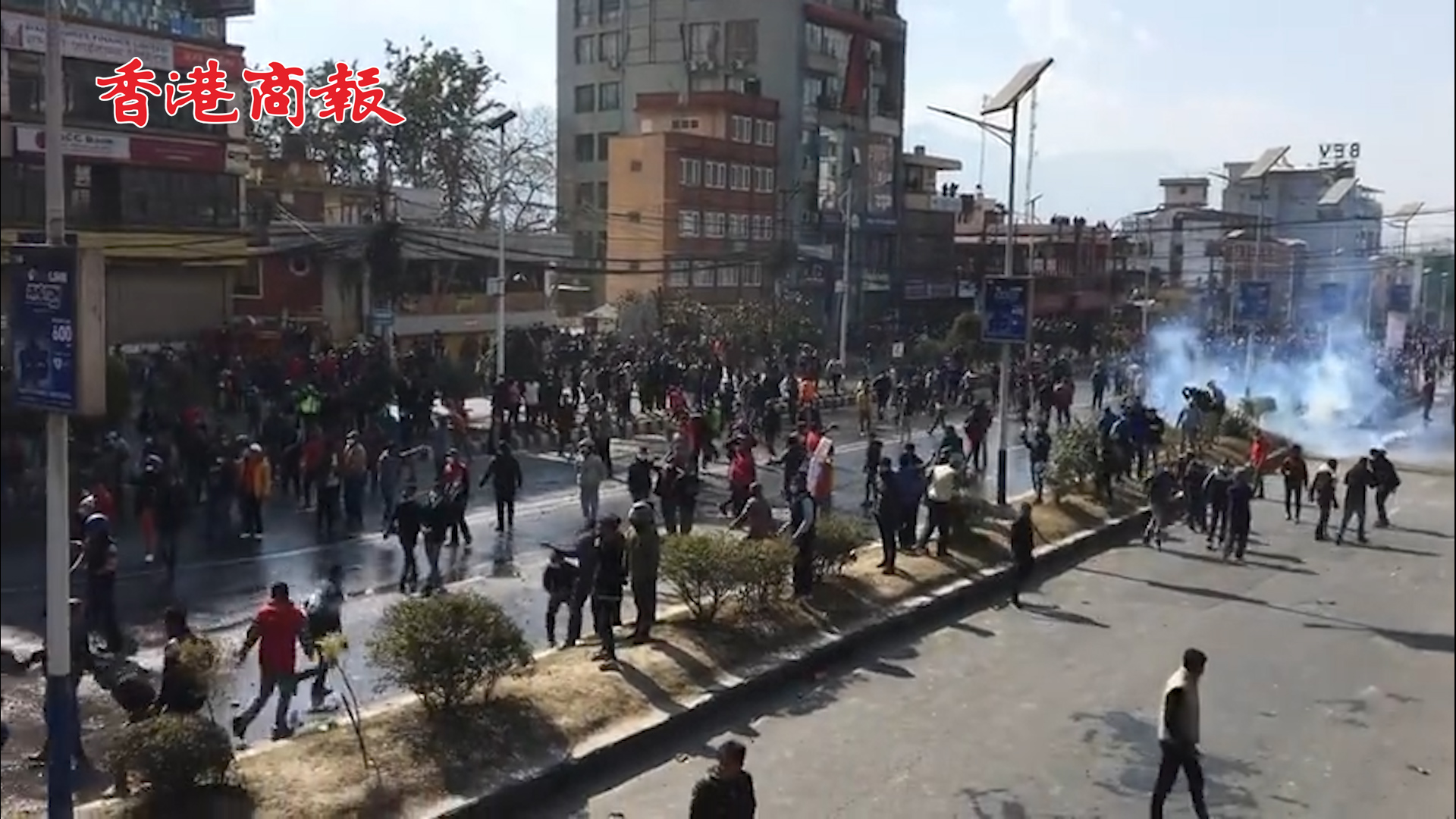 有片丨不要美國給的5億美元「禮物」 尼泊爾首都爆發抗議