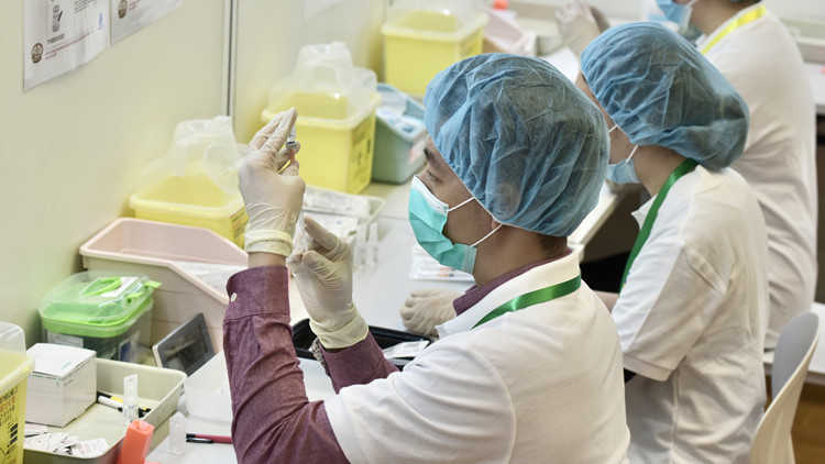 政府增購復星疫苗付運抵港