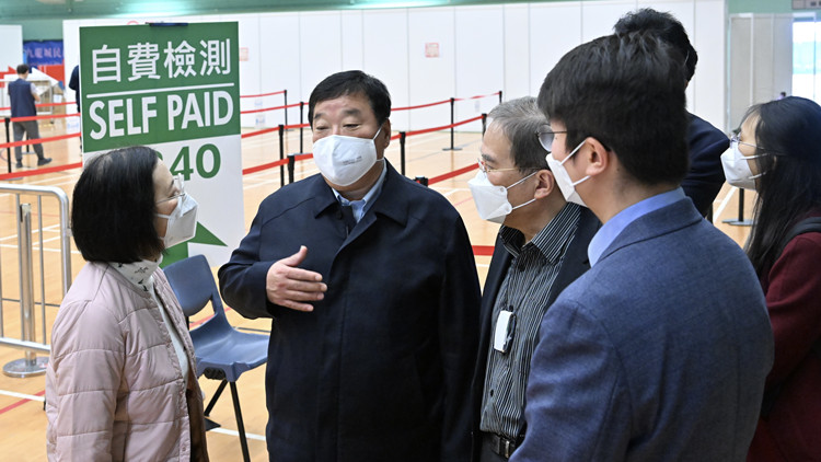 梁萬年率援港專家組今參觀社區檢測中心及青衣方艙等設施