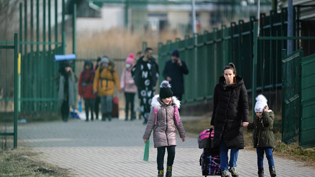 上千烏克蘭難民抵達意大利 意當局積極應對