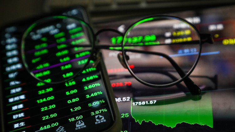 三大法人賣超台股326.07億元