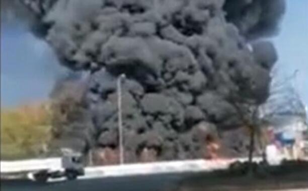 有片｜葵涌貨櫃碼頭發生火警 無人受傷