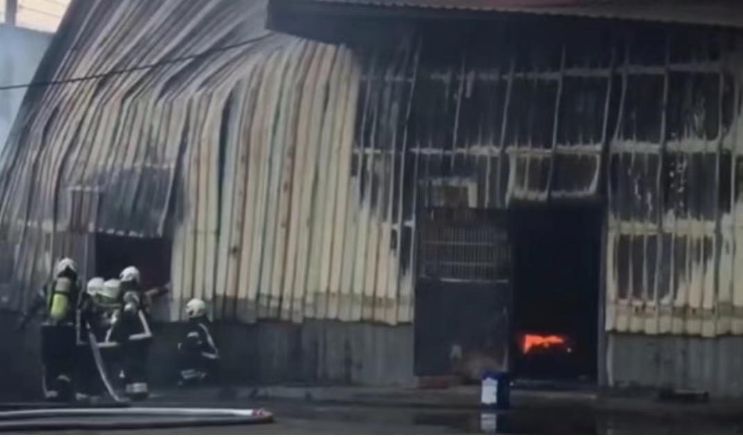 桃園楊梅區工廠清晨火警 起火原因待調查