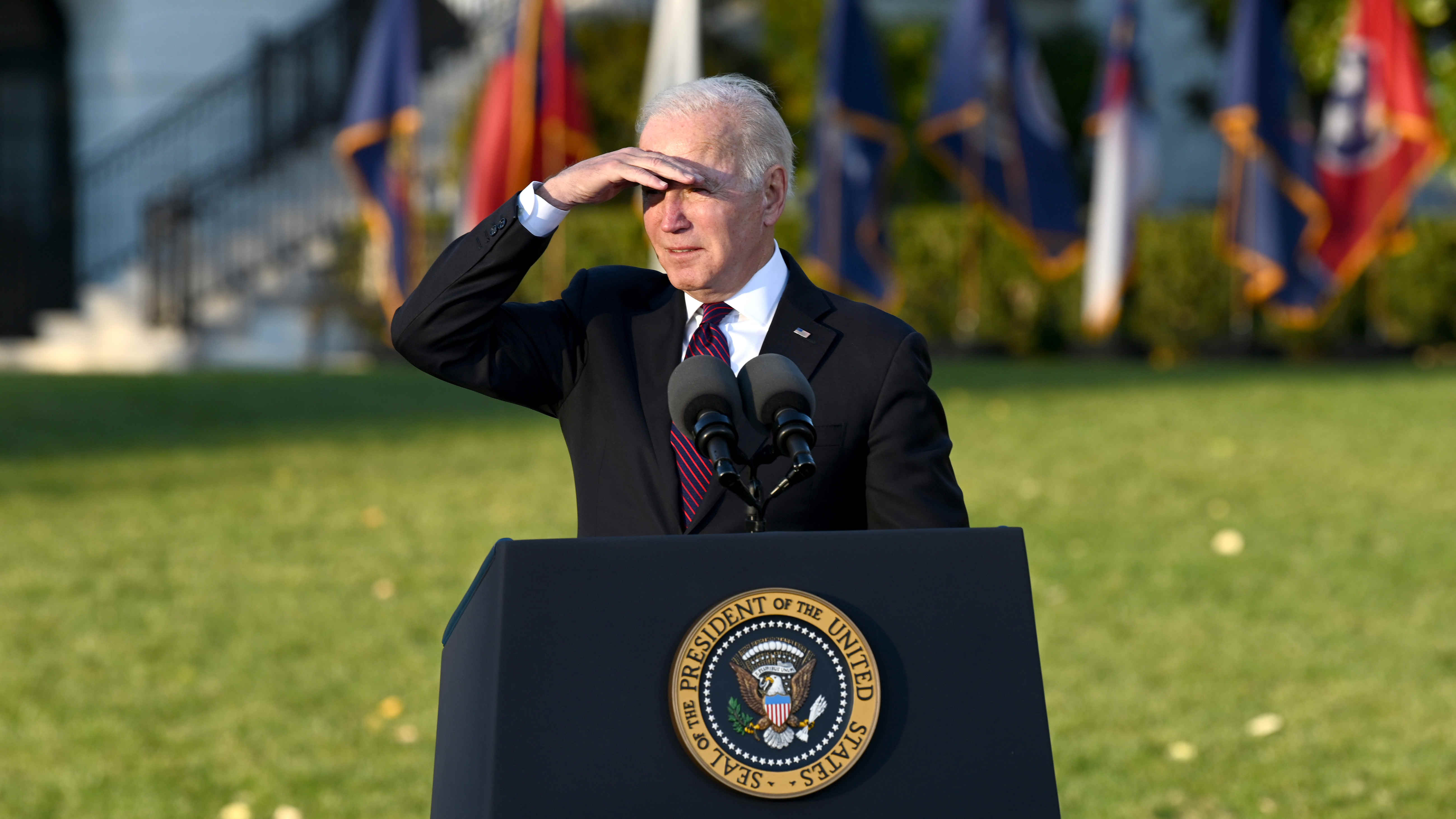 拜登簽署法案 美國將為烏克蘭提供136億美元援助