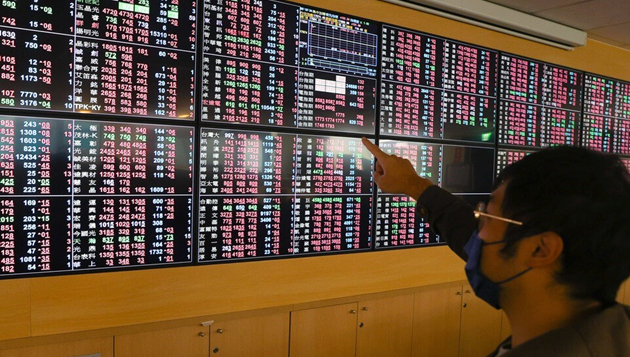 台股開高走高 收漲103點報17560點