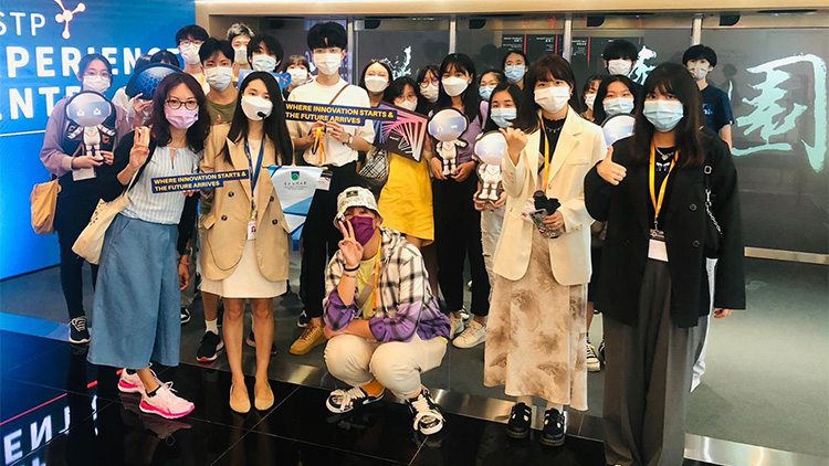 都大商學院舉辦青少年暑期課程