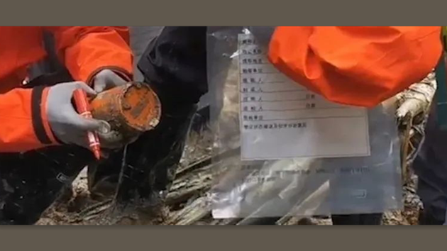 東航失事飛機黑匣子初判為艙音記錄器 正全力搜尋第二個黑匣子