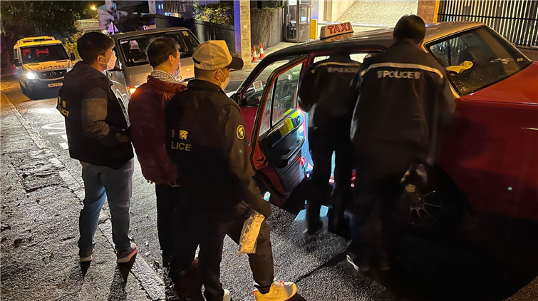 警方半山區截查可疑的士 檢獲3.7萬元可卡因拘捕男司機