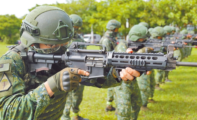 蔡當局在美方施壓下將恢復1年徵兵制 網友嘲諷