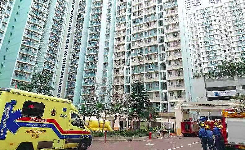 深水埗富昌邨一男子危站單位窗外 情緒激動墮樓