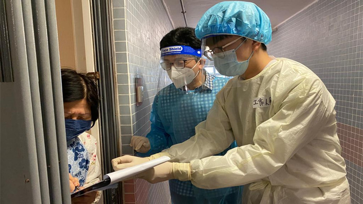 逾600位義工身體力行 助過萬份防疫包送達居民手中