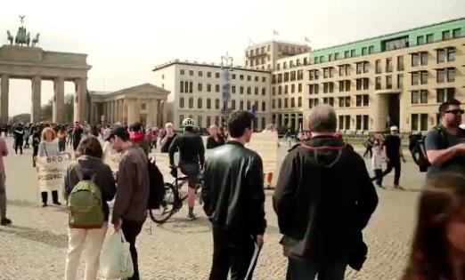 德國民眾抗議美國和北約激化烏克蘭局勢