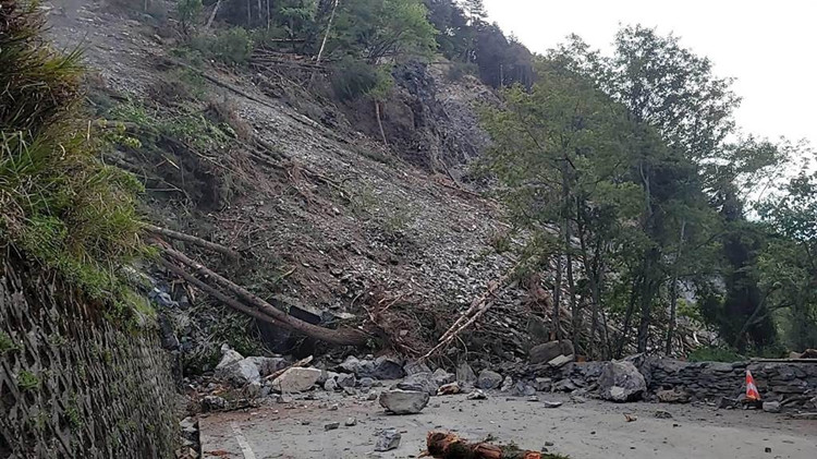 台8線部分路段大規模崩塌 搶修時間初估超過5天