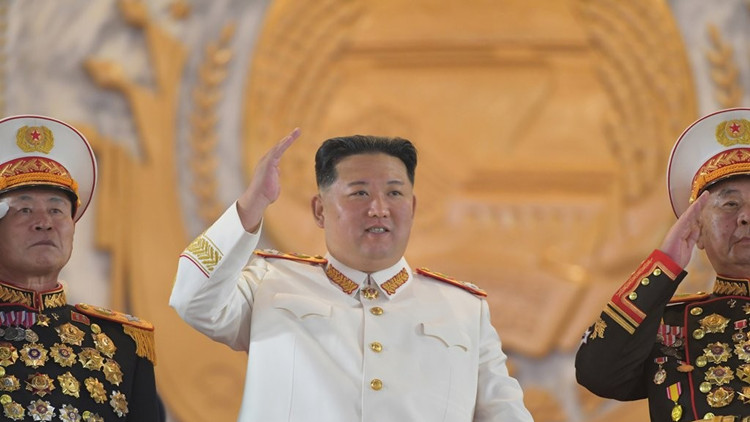 韓媒：金正恩出席閱兵式闡明發展核武決心