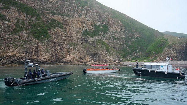 海事處夥水警打擊無牌遊樂船收錢載客