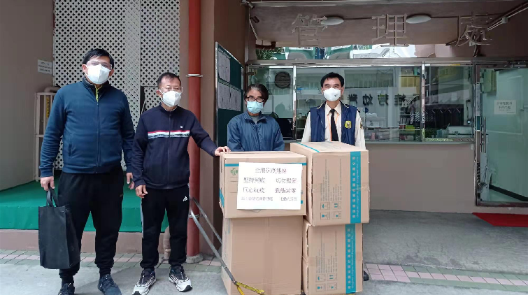 屯門退休警長一家三口 齊心抗疫為社區傳遞溫暖