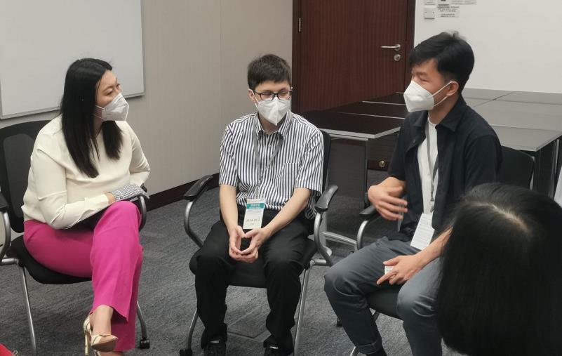 林琳與護理學生交流 籲政府善用專業人才填補資源短缺