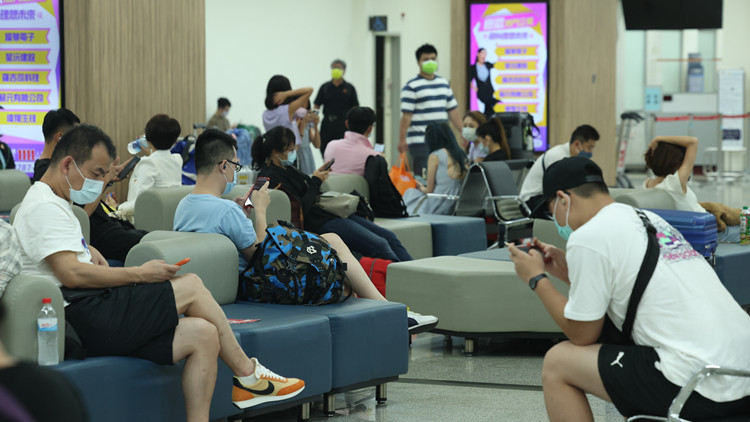 台灣新增27684例新冠肺炎確診病例