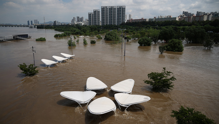 韓國首都圈暴雨致11人遇難 尹錫悅向受災居民致歉