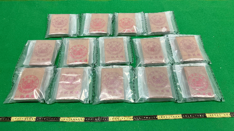 海關在機場檢獲470萬元懷疑海洛英 於北角拘捕1男子