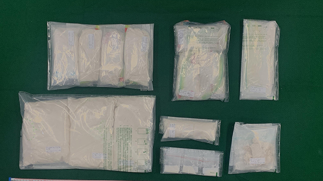 海關長沙灣截查可疑男子 搜查其單位檢約270萬元毒品