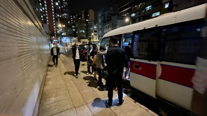 警方全港巡查76間娛樂場所 拘捕20人