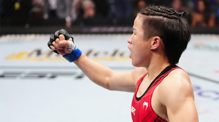 張偉麗戰勝埃斯帕扎 重奪女子UFC金腰帶