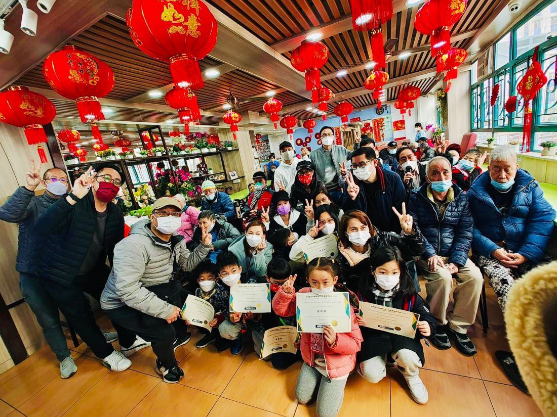 羅禮平一行新春探訪長者