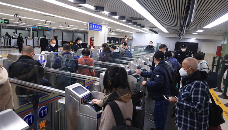 中國出入境人數恢復到疫情前約36%